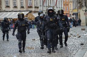 Protesters against COVID measures, Prague, policemen, protest, lockdown measures