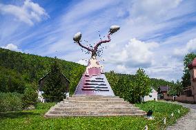 the sculpture by Lubo Kristek in front of his house in Podhradi nad Dyji