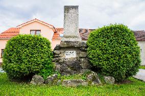 Red Army Soldiers Monument, Stary Petrin