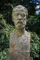 the Bedrich Smetana bust
