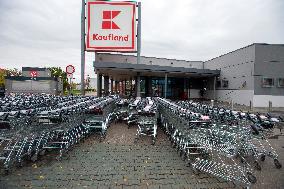 KAUFLAND, closed shop, state of emergency, Czech Republic, Prague, shopping trolley
