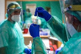 comprehensive testing for COVID-19 disease in retirement home, test, tests, sample