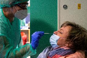 comprehensive testing for COVID-19 disease in retirement home, test, tests, sample