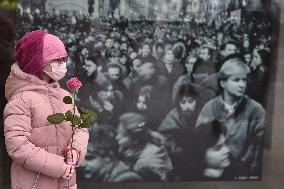 On-line celebrations Thanks That We Can girl, flower,  Narodni street Prague