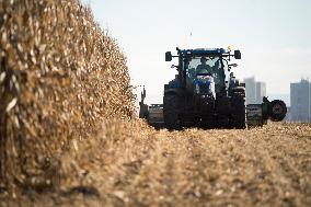 field, combine harvester, corn crop yield