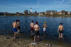 Winter swimmers, cold water, Dam Lipno near Frymburk