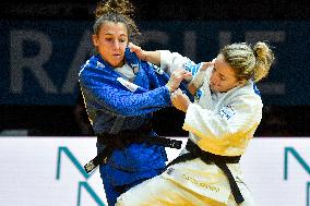 Distria Krasniqi, Melanie Clement