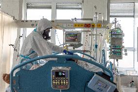 Frydek Mistek Hospital, department of anesthesiology and resuscitation for patients with COVID-19 disease, medical staff, protective clothing, suit, healthcare professionals, breathing mask, filter