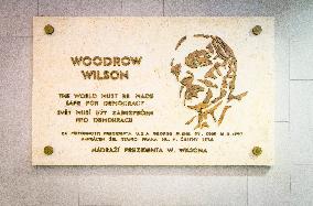 The WOODROW WILSON memorial plaque, Prague Main Station