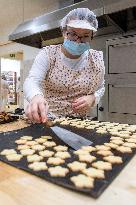 Secondary school of gastronomy, Nova Paka, confectioner, baker, Christmas Cookies, students, student, class, teacher, face mask, state of emergency Czech Republic