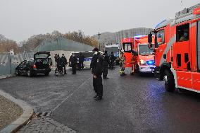 Car crash, gate, office of German Chancellor Angela Merkel , Chancellery, Berlin, police, policemen