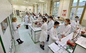 Masaryk Secondary School of Chemistry, Prague, students, student, class, laboratory, teacher, face mask, specialized training