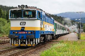 Train,platform, locomotive