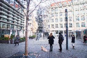 A giant movable bust of Franz Kafka by David Cerny