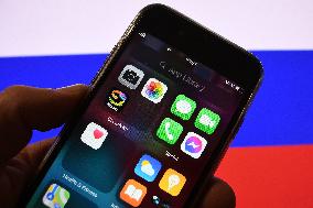 Russian flag, mobile phone, iPhone, app, apps, application, applications