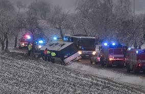 children injured in bus collision near Jihlava