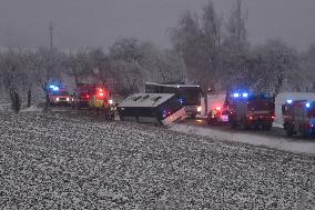 children injured in bus collision near Jihlava