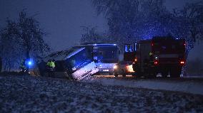 children injured in bus collision near Jihlava