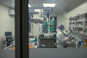 Liberec Hospital, department of anesthesiology and resuscitation for patients with COVID-19 disease, medical staff, protective clothing, suit, healthcare professionals, breathing mask, filter