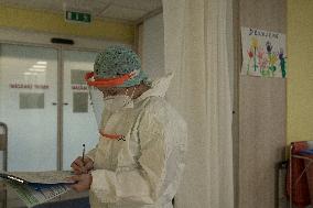 Liberec Hospital, department of anesthesiology and resuscitation for patients with COVID-19 disease, medical staff, protective clothing, suit, healthcare professionals, breathing mask, filter