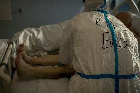 Liberec Hospital, department of anesthesiology and resuscitation for patients with COVID-19 disease, medical staff, protective clothing, suit, healthcare professionals, breathing mask, filter