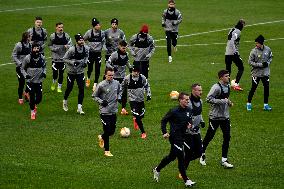 Sparta Prague players training