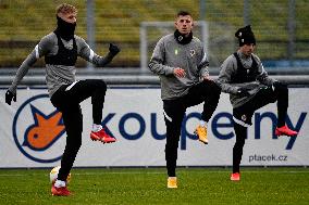 Sparta Prague players training