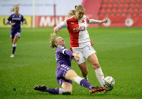 Louise Quinn, Tereza Kozarova