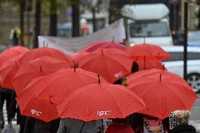 March with red umbrellas