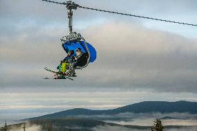 Skiareal Svaty Petr, Spindleruv Mlyn, Czech Republic, skiers, chairlift