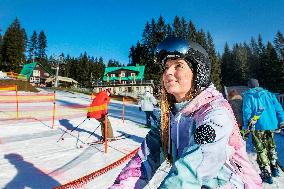 Skiareal Spicak, Czech Republic, Sumava, Bohemian Forest, skiers, queue