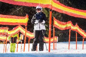 Skiareal Spicak, Czech Republic, Sumava, Bohemian Forest, skiers, queue