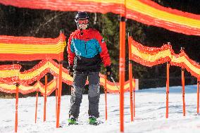 Skiareal Spicak, Czech Republic, Sumava, Bohemian Forest, skiers, queue