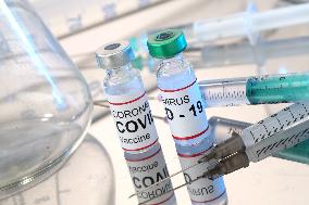 vaccine, vaccination, ampoule, COVID-19, coronavirus