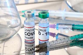 vaccine, vaccination, ampoule, COVID-19, coronavirus