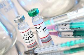 vaccine, vaccination, ampoule, COVID-19, coronavirus