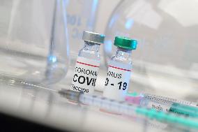 vaccine, vaccination, ampoule, COVID-19, coronavirus