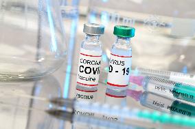 vaccine, vaccination, ampoule, COVID-19, coronavirus