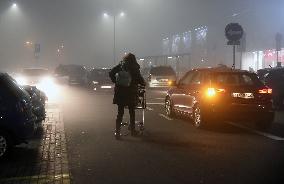People, fog, smog, park place, shopping centre, trolley, cart, Karvina, consumer, car