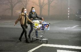 People, fog, smog, park place, shopping centre, trolley, cart, Karvina, consumer, car