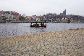 Prague, city, town, building, river, Vltava, ships, ferry Vysehrad, tourists, mask