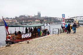 Prague, city, town, building, river, Vltava, ships, ferry Vysehrad, tourists, mask