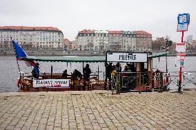 Prague, city, town, building, river, Vltava, ships, ferry Vysehrad, tourists, mask
