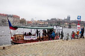 Prague, city, town, building, river, Vltava, ships, ferry Vysehrad, tourists, mask