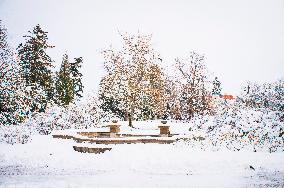 Pruhonice Castle courtyard, park, winter, snow