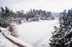 Pruhonice Park, Podzamecky pond, ice, winter, snow