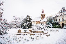 Pruhonice Castle courtyard, park, winter, snow