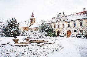 Pruhonice Castle courtyard, park, winter, snow