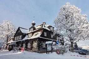 Czech Samalova Cottage, winter, snow, Jizera Highway, (Izera) Mountains, Isergebirge