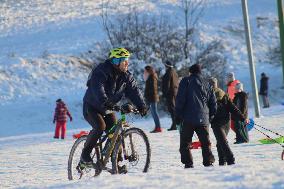 Bike, biker, cyclist, bike, snow, hill Dlouhy vrch, winter